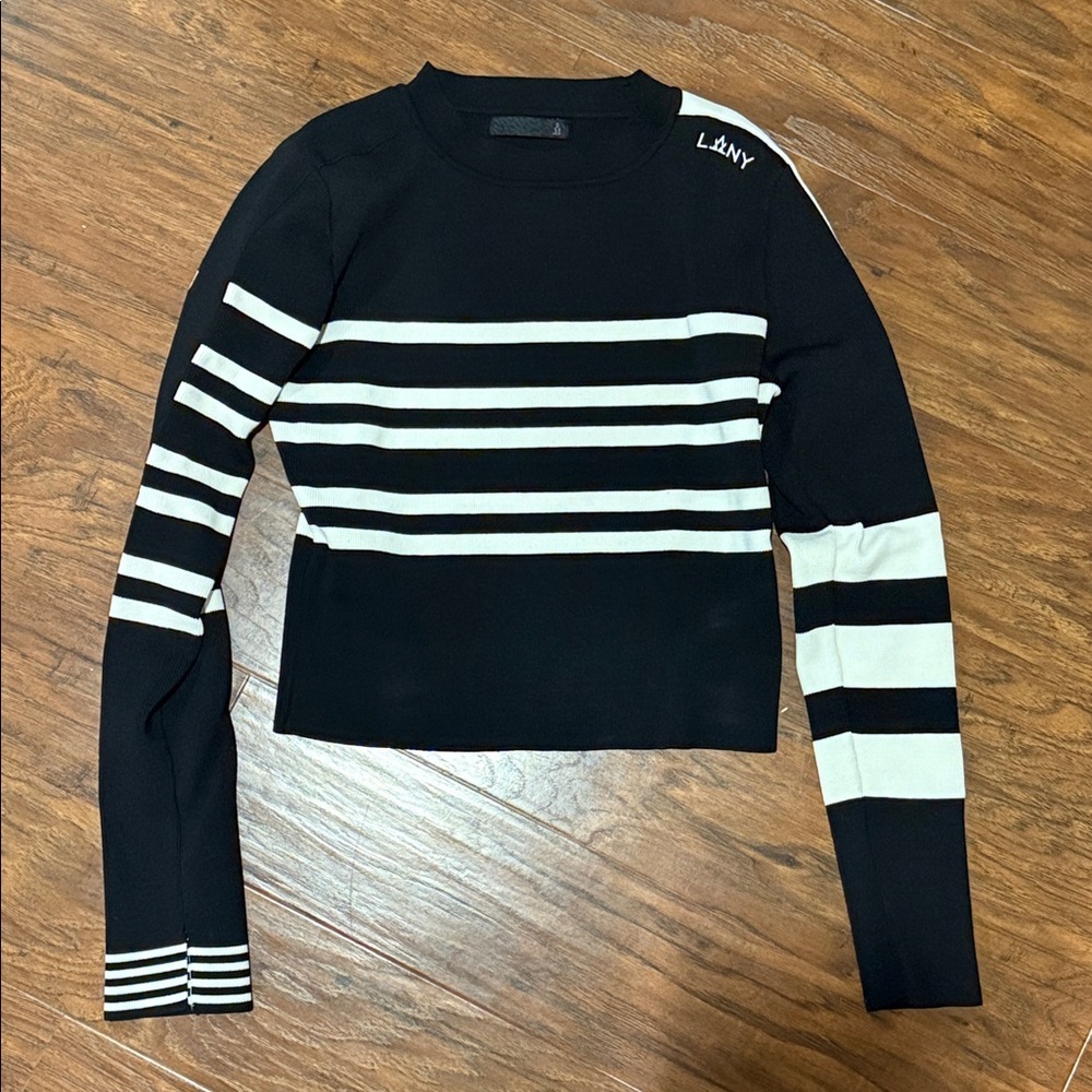 Black and White cropped Striped Long Sleeve Top